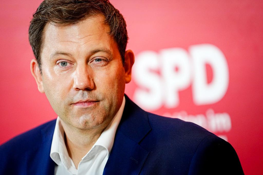 Lars Klingbeil spricht erstmals über seine schwere Erkrankung. - Foto: Kay Nietfeld/dpa
