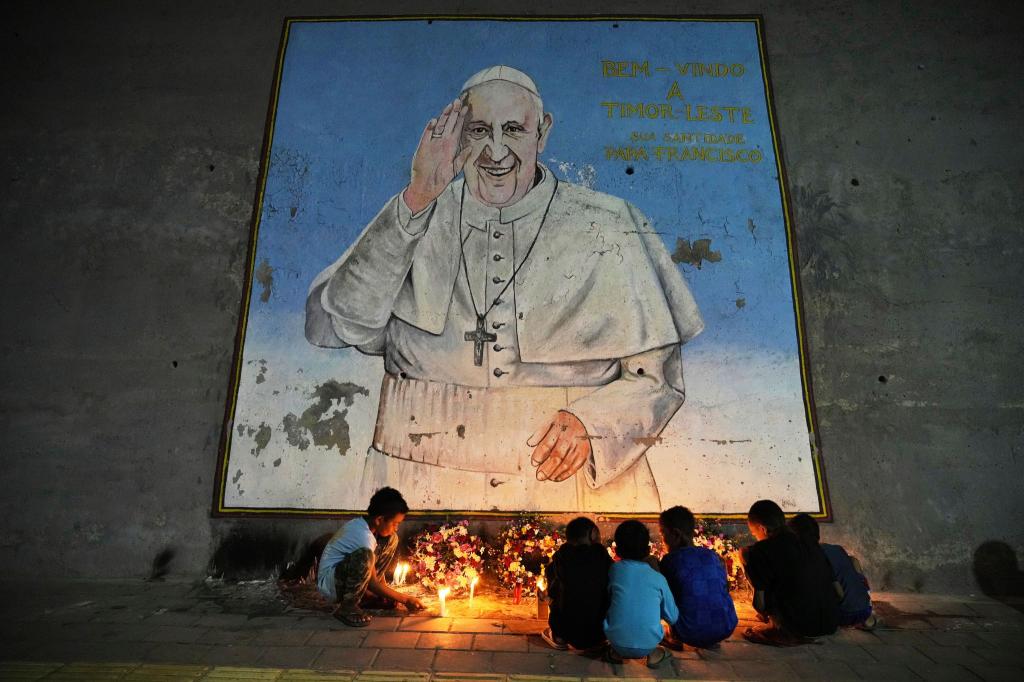 Gedenken für den Papst in Osttimur - Foto: Firdia Lisnawati/AP/dpa
