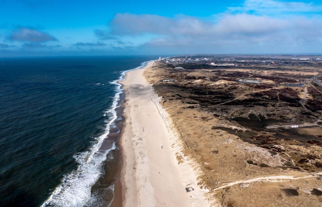 Wer auf der Nordseeinsel Sylt ein Haus kaufen möchte, muss laut dem jüngsten Küstenreport im Schnitt fast 14.600 Euro pro Quadratmeter bezahlen. (Archivbild) - Foto: Axel Heimken/dpa