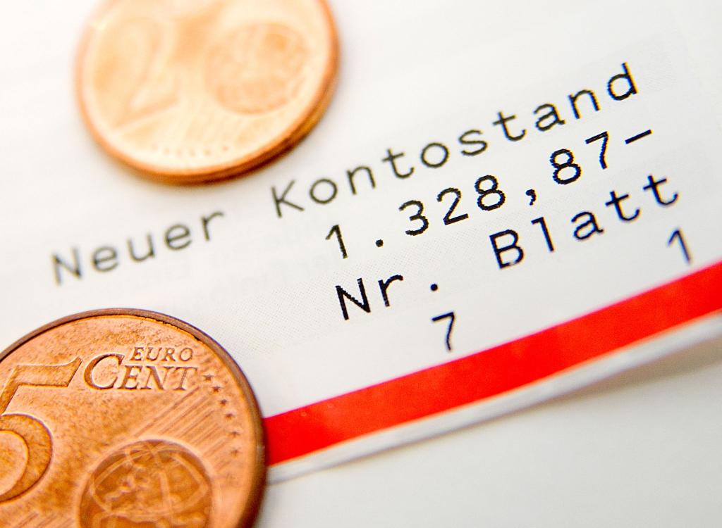 Banken vergeben mehr Konsumentenkredite. (Symbolbild) - Foto: Mascha Brichta/dpa