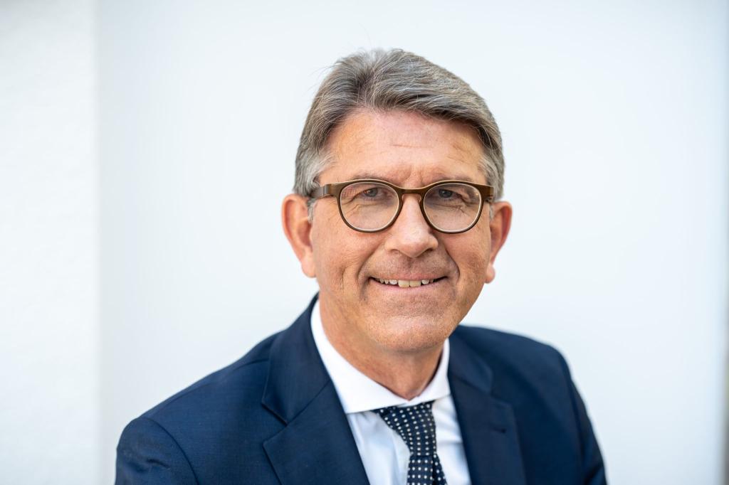 Nach seiner Nominierung zum neuen Kulturstaatsminister der Bundesregierung muss sich Wolfram Weimer viel Kritik anhören. (Archivbild) - Foto: Michael Kappeler/dpa