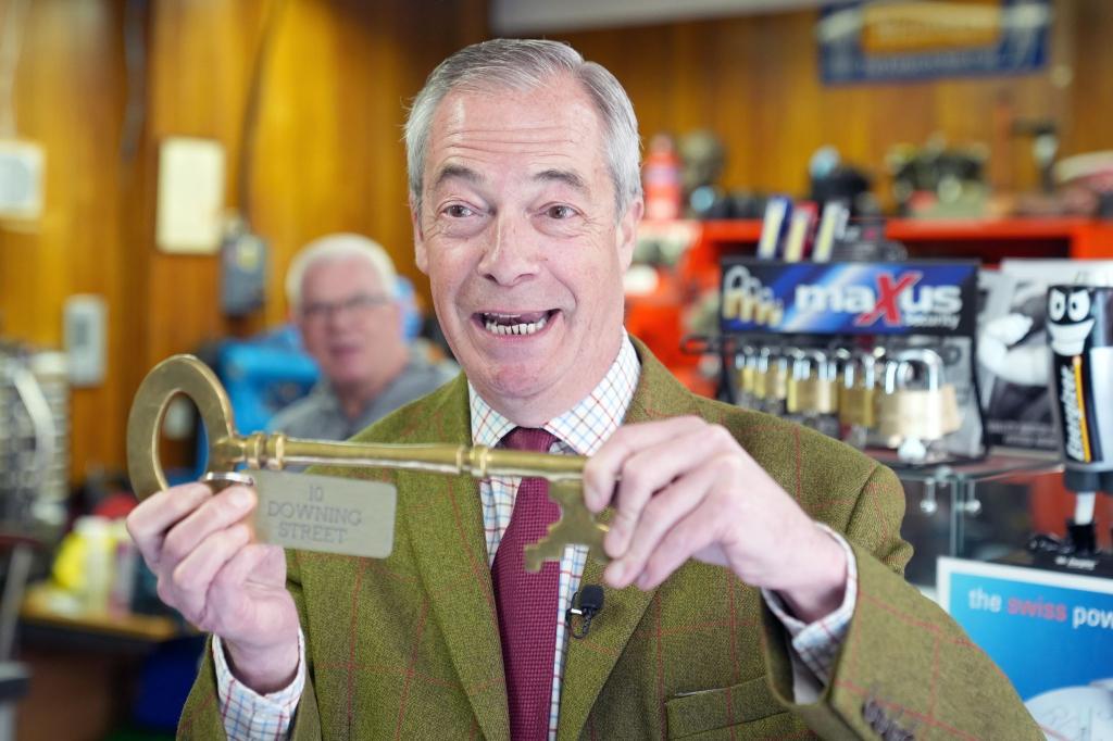 Der Brexit-Vorkämpfer und Chef der rechtspopulistischen Partei Reform UK, Nigel Farage, träumt bereits vom Schlüssel zum Regierungssitz 10 Downing Street. (Archivbild) - Foto: Joe Giddens/PA Wire/dpa