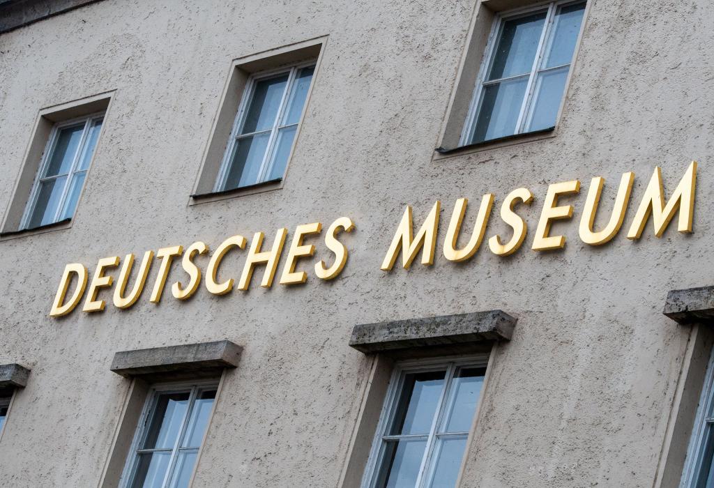 Das Deutsche Museum auf der Museumsinsel feiert 100. Geburtstag. (Archivbild) - Foto: Peter Kneffel/dpa
