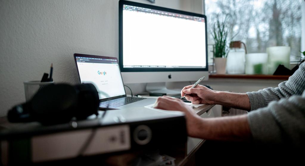Die Arbeit vom heimischen Schreibtisch aus ist unter deutschen Akademikern weit verbreitet. - Foto: Fabian Strauch/dpa/dpa-tmn