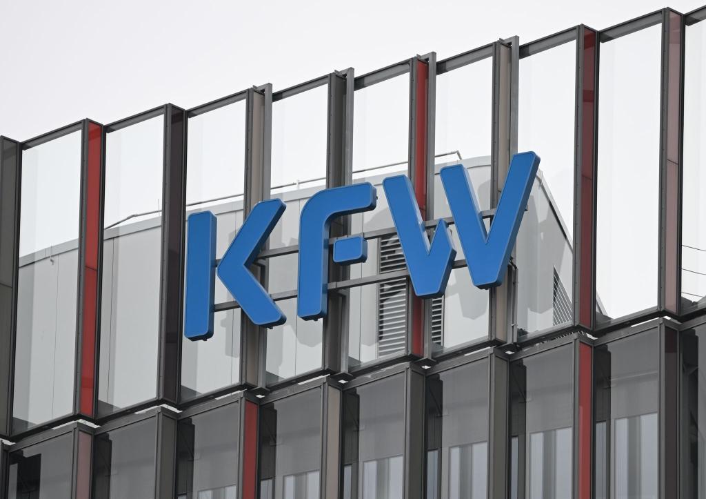 KfW-Umfrage: Mehrheit der Mittelständler erwartet Pause bei Lohnerhöhungen (Symbolbild) - Foto: Arne Dedert/dpa