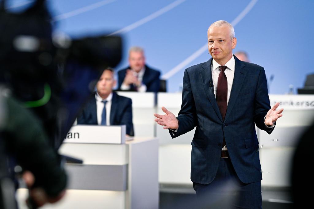 BASF-Vorstandschef stellt den Aktionären die Strategie des Chemiekonzerns vor. - Foto: Uwe Anspach/dpa