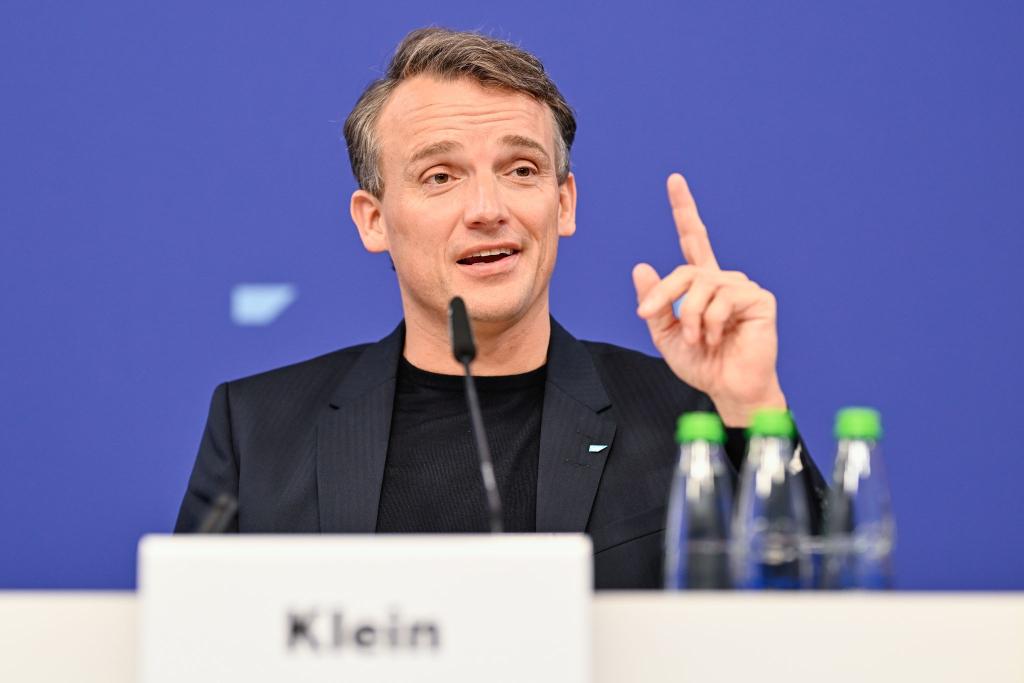 Die US-Unternehmen haben enge Kontakte zur Regierung, sagt SAP-Chef Klein. Ändert das etwas an den von Präsident Trump verhängten Zöllen? (Archivbild) - Foto: Uwe Anspach/dpa