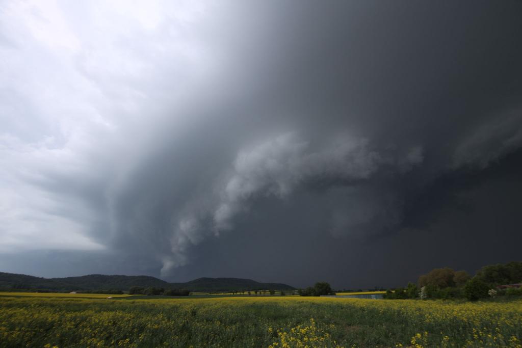 Ein Unwetter zog über mehrere Bundesländer - und sorgte für viele Schäden. - Foto: Alexander Wolf/onw-images/dpa