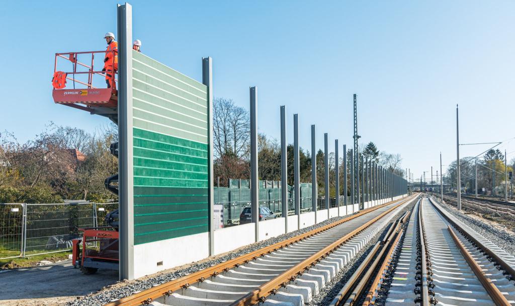 Die Bahn muss beim Lärmschutzausbau entlang der Bestandsstrecke mehr Tempo machen. (Archivbild) - Foto: Markus Scholz/dpa