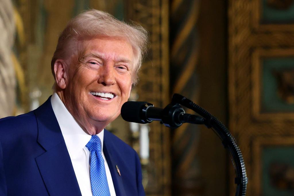 Donald Trump wünscht sich einen Ballsaal im Weißen Haus - ähnlich wie in seinem Anwesen Mar-a-Lago in Florida. (Archivbild) - Foto: Uncredited/Pool/AP/dpa