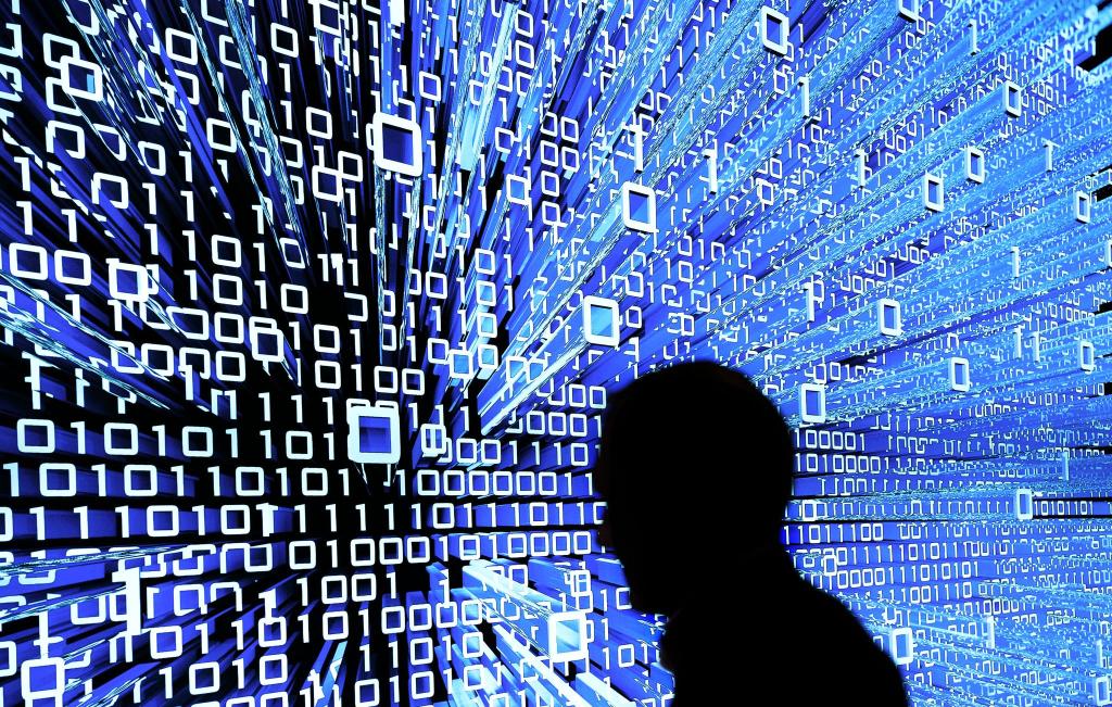 Die Menschen in Deutschland nutzen immer häufiger Anwendungen Künstlicher Intelligenz. - Foto: Peter Steffen/dpa