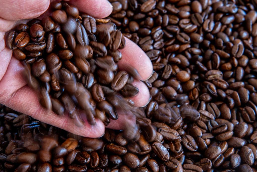 Kaffee erreicht nicht mehr so viele Käufer wie früher. (Symbolbild) - Foto: Jens Büttner/dpa