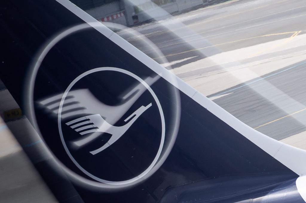 Zur Hauptversammlung der Lufthansa hagelt es Kritik der Gewerkschaften. - Foto: Sebastian Gollnow/dpa