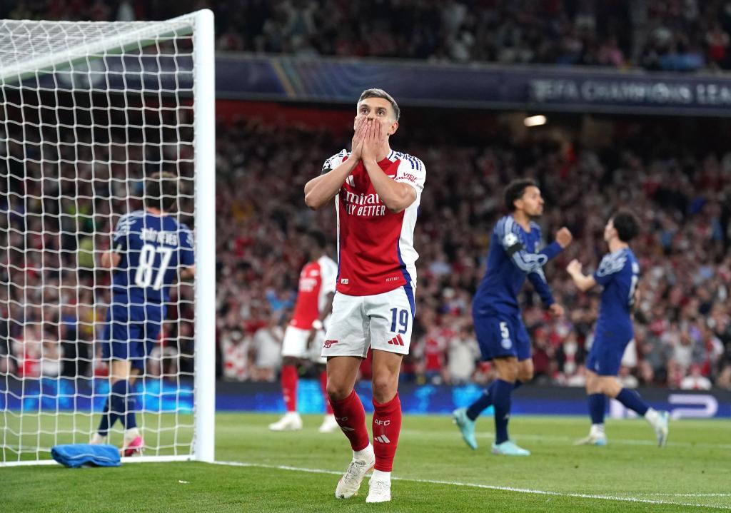 Arsenal-Stürmer Leandro Trossard vergibt im Hinspiel gegen Paris Saint-Germain eine Chance. - Foto: Adam Davy/PA Wire/dpa