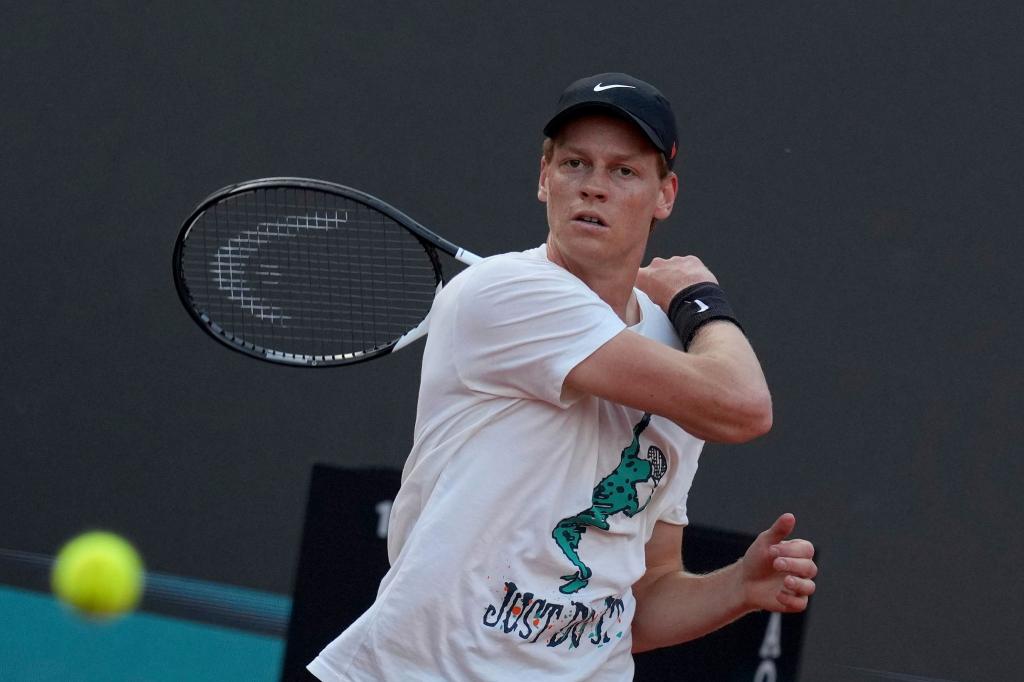 Jannik Sinner tritt nach seiner Dopingsperre in Rom erstmals wieder an. - Foto: Alfredo Falcone/LaPresse/AP/dpa