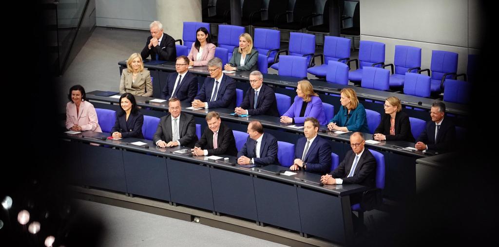 Die frisch gebackene schwarz-rote Regierung. - Foto: Kay Nietfeld/dpa