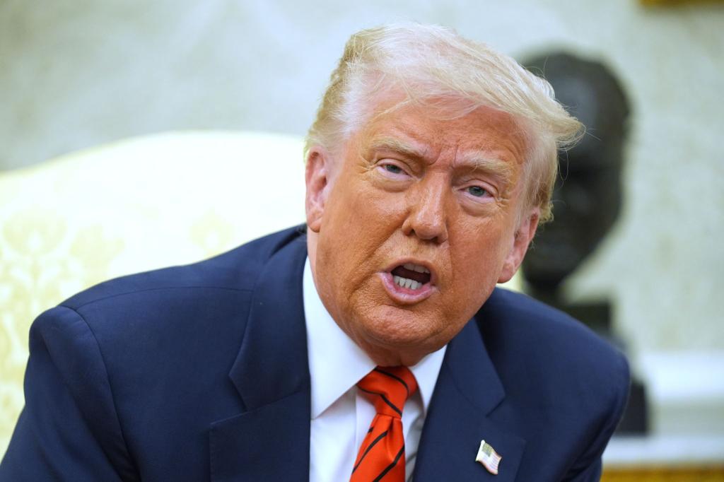 Trump verkündet die Kapitulation der Huthi gegenüber den USA. - Foto: Evan Vucci/AP/dpa