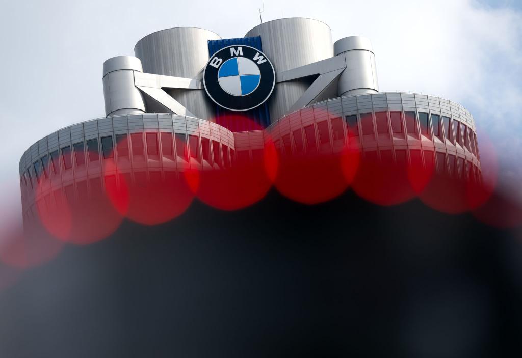 BMW hatte einen Fehlstart ins neue Jahr. (Archivbild) - Foto: Sven Hoppe/dpa
