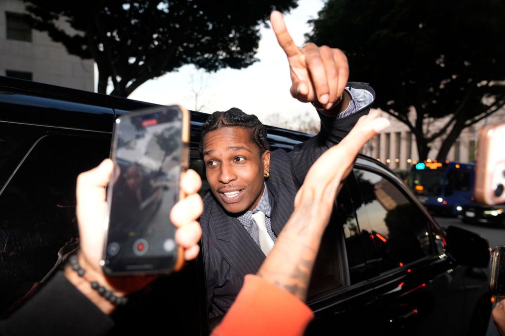 Asap Rocky stand Anfang des Jahres vor Gericht und wurde freigesprochen. (Archivbild) - Foto: Damian Dovarganes/AP/dpa
