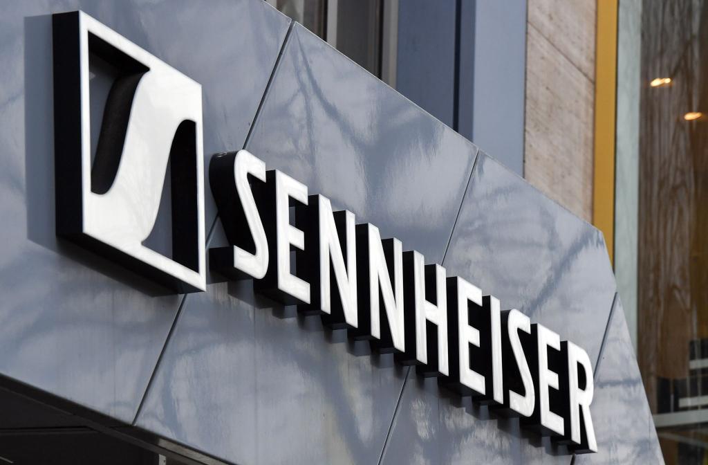 Laut dem Bundeskartellamt hat Sennheiser jahrelang Preiserhöhungen bei Händlern erwirkt. (Archivbild) - Foto: Jens Kalaene/dpa-Zentralbild/ZB