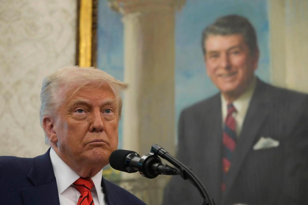Trump will nicht auf China zugehen - Foto: Mark Schiefelbein/AP/dpa