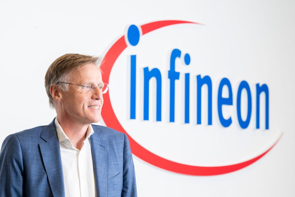 Infineon-Chef Jochen Hanebeck muss die Umsatzprognose wieder senken. (Archivbild) - Foto: Peter Kneffel/dpa