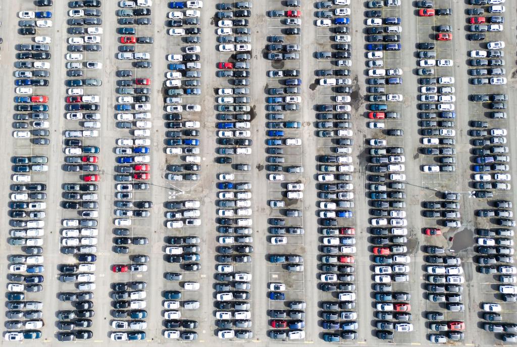 Die Produktion in der deutschen Wirtschaft ist gewachsen - auch in der Autobranche (Archivbild) - Foto: Julian Stratenschulte/dpa