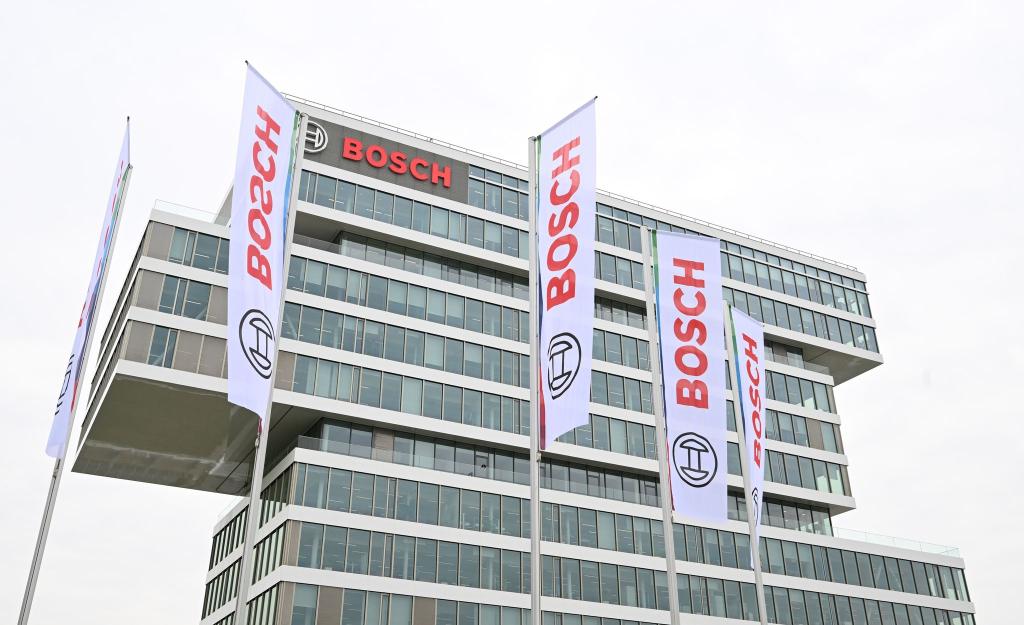 Die finanziellen Folgen der Trump-Zölle für das eigene Geschäft kann der Technologiekonzern Bosch bislang nicht abschätzen. - Foto: Bernd Weißbrod/dpa