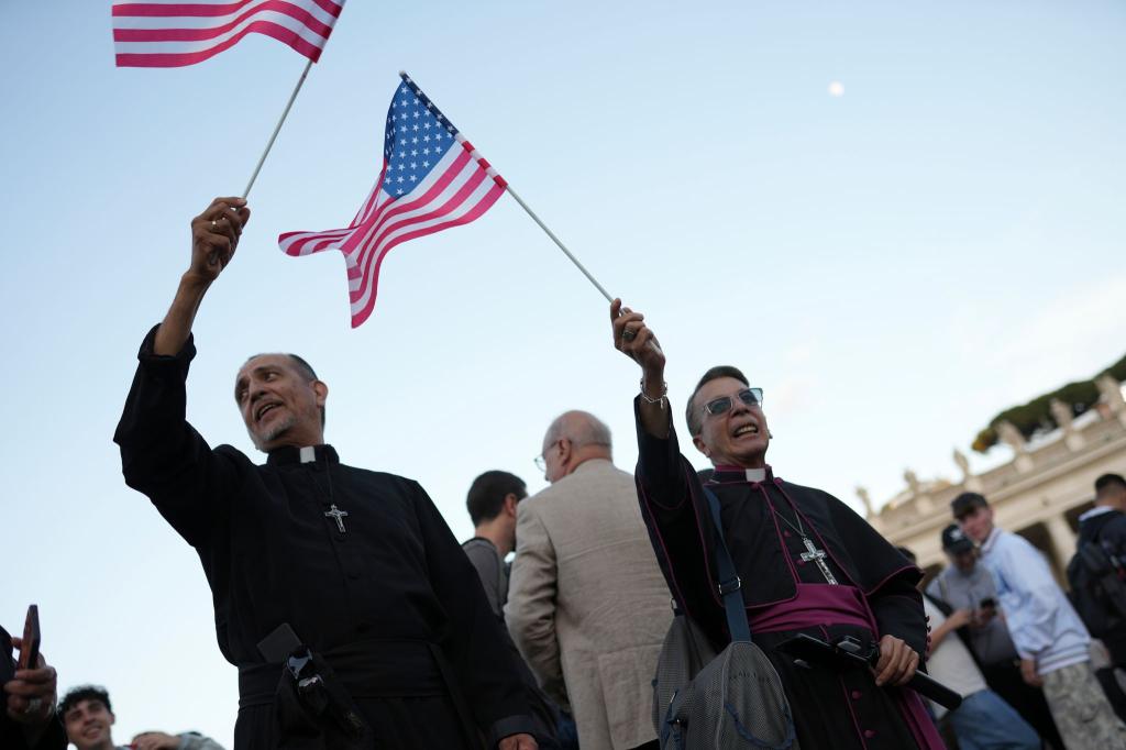 Zum ersten Mal ist ein US-Amerikaner Oberhaupt der katholischen Kirche. - Foto: Francisco Seco/AP/dpa
