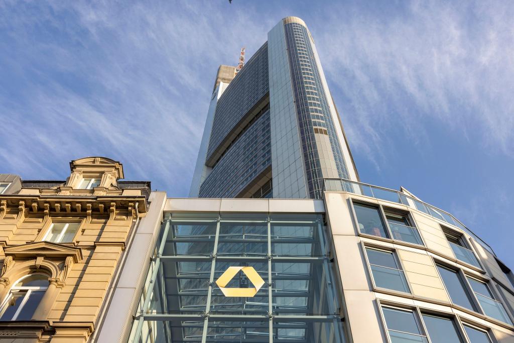 Gute Zahlen als Lebensversicherung: Commerzbank ringt um Eigenständigkeit (Archivbild) - Foto: Helmut Fricke/dpa