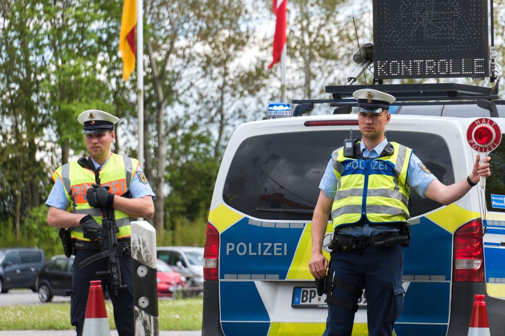 Die deutschen Grenzen werden nach Anweisung des Bundesinnenministers stärker kontrolliert. - Foto: Marcus Golejewski/dpa