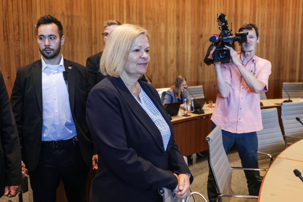 Die ehemalige Bundesinnenministerin Nancy Faeser (SPD) steht im Untersuchungsausschuss des nordrhein-westfälischen Landtags zum Terror-Anschlag von Solingen Rede und Antwort. - Foto: Oliver Berg/dpa