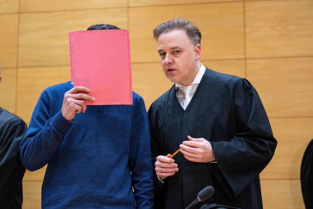 Gegen den 19-jährigen Angeklagten ist das Urteil ergangen (Archivbild) - Foto: Guido Kirchner/dpa