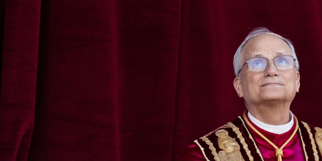 Der neue Papst Leo XIV. erscheint nach dem Konklave auf dem Balkon des Petersdoms. Mit ihm könnte eine neue Ära in der katholischen Kirche beginnen. - Foto: Marijan Murat/dpa