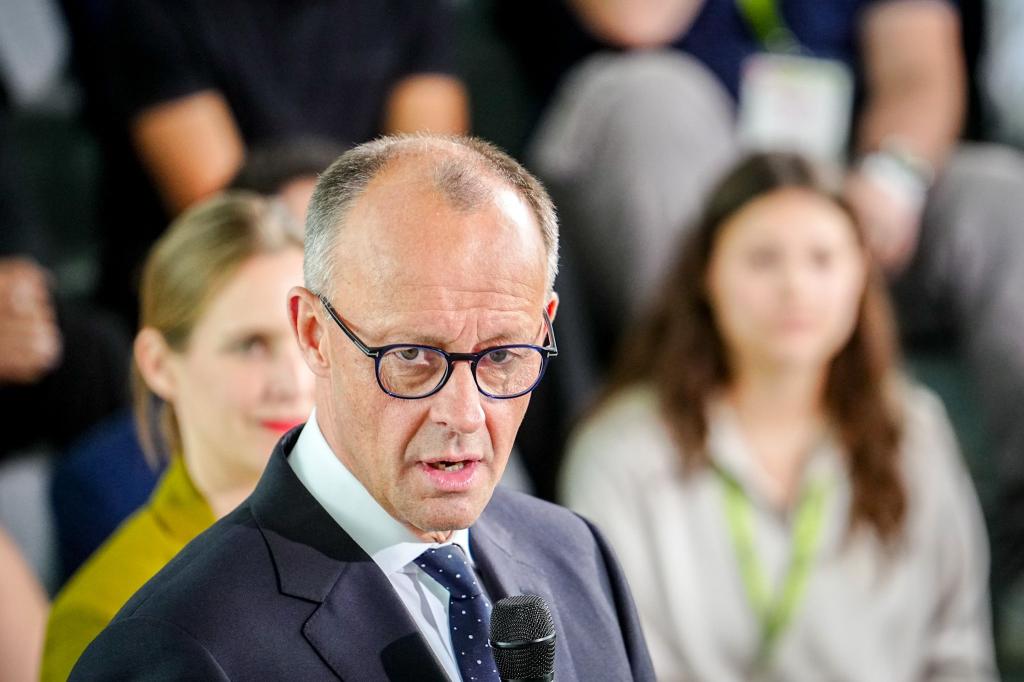 Opfer von Fake News: Eine Webseite verbreitet Falschinformationen unter dem Namen von Bundeskanzler Friedrich Merz (CDU). - Foto: Kay Nietfeld/dpa