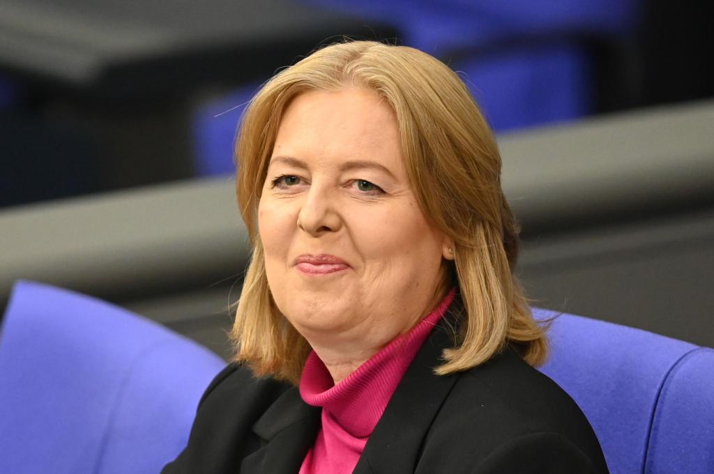 Der Beamtenbund ist strikt gegen die Forderung der neuen Ministerin. (Archivbild) - Foto: Anna Ross/dpa