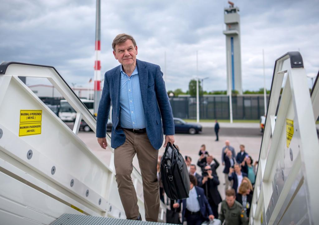 Für den neuen Außenminister Wadephul ist die Antrittsreise nach Israel eine erste diplomatische Bewährungsprobe. Wie deutlich wird er sich zur Lage in Gaza äußern? - Foto: Michael Kappeler/dpa