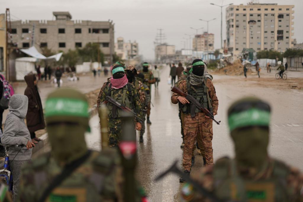 Die Hamas will eine weitere Geisel freilassen. (Archivbild) - Foto: Abdel Kareem Hana/AP/dpa
