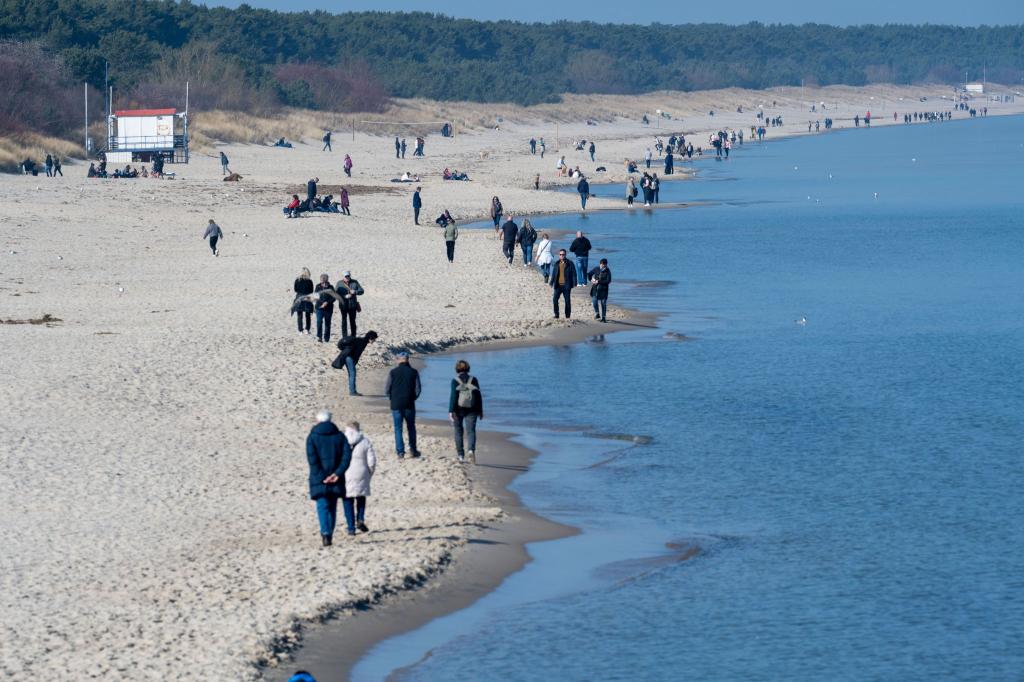 Urlaub an der See spielt im ersten Quartal noch keine große Rolle. - Foto: Stefan Sauer/dpa