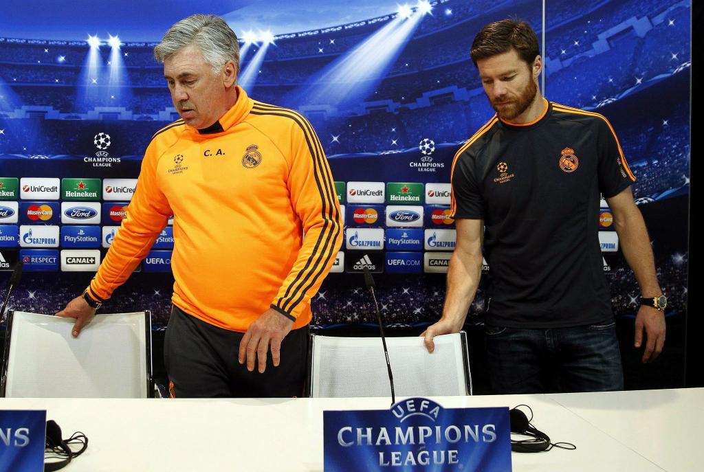 Folgt Xabi Alonso (r) auf Carlo Ancelotti bei Real Madrid? - Foto: Chema Moya/epa/dpa