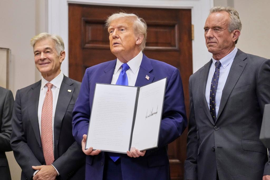 Mit einem neuen Dekret nimmt Trump die Pharmabranche ins Visier. - Foto: Mark Schiefelbein/AP/dpa