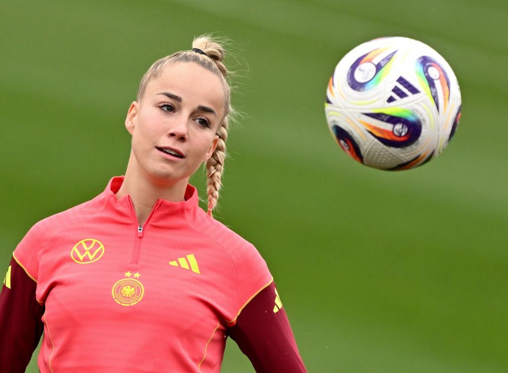 Deutsche Fußballerinnen waren in den vergangenen Jahrzehnten außerordentlich erfolgreich. Eine davon ist Giulia Gwinn. (Archivfoto) - Foto: Arne Dedert/dpa