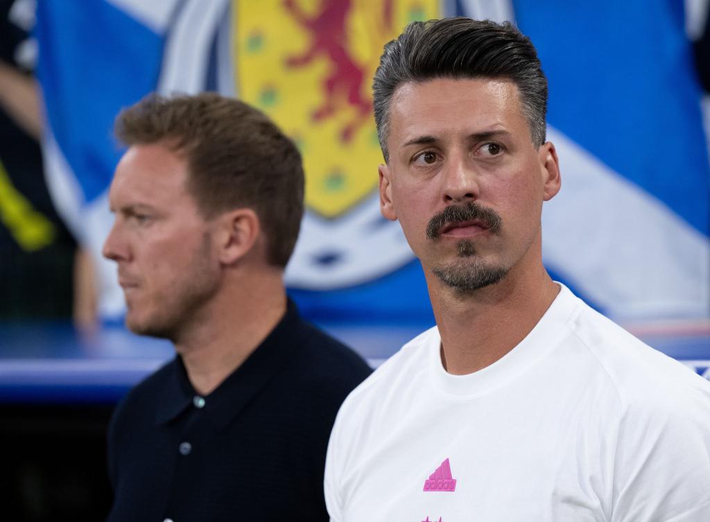 Sandro Wagner (r) hat mehrere Optionen für seine Zukunft. - Foto: Sven Hoppe/dpa