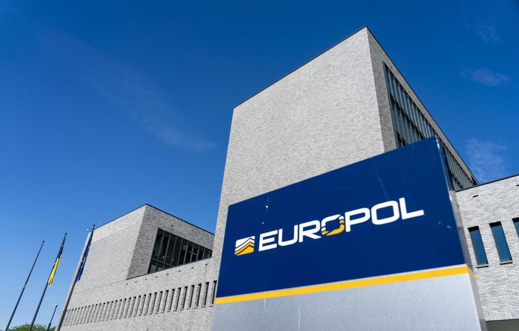 Blick auf das Gebäude der EU-Polizeibehörde Europol in Den Haag. (Archivbild) - Foto: Jerry Lampen/anp/dpa