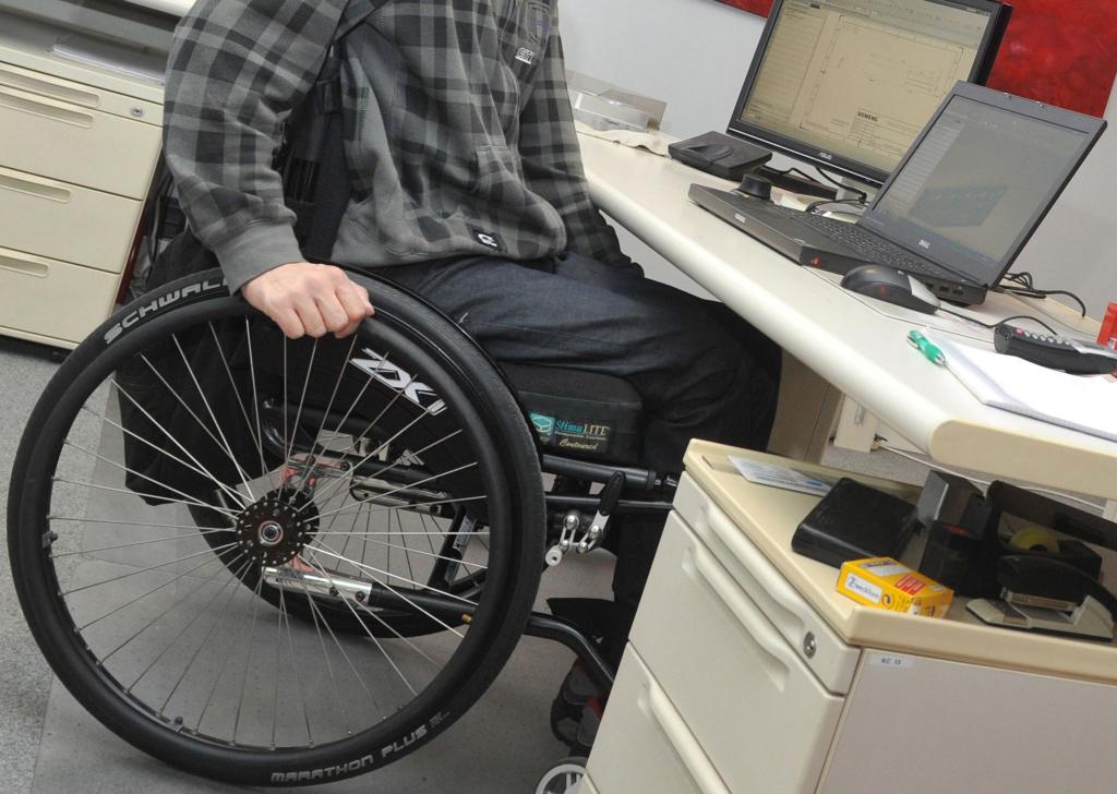 Schwerbehinderte Arbeitnehmer seien im Durchschnitt besser ausgebildet als die Gesamtheit der Arbeitnehmerschaft, sagt ein Experte. (Archivbild). - Foto: Stefan Puchner/dpa