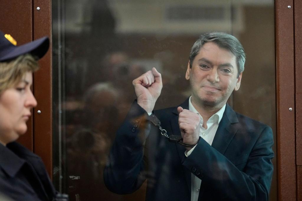 Grigori Melkonjanz wurde wegen seiner Tätigkeit als Wahlbeobachter zu fünf Jahren Haft in Russland verurteilt. - Foto: Alexander Zemlianichenko/AP/dpa