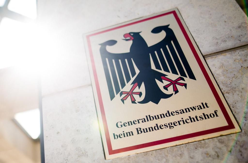 Die oberste deutsche Strafverfolgungsbehörde wirft den Männern Agententätigkeit vor. (Archivbild) - Foto: Christoph Schmidt/dpa