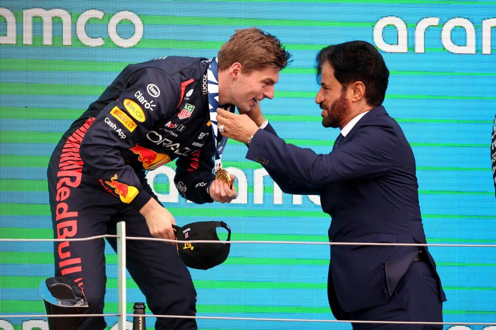 Teilsieg für Max Verstappen und Kollegen: Fia-Präsident Mohammed Ben Sulayem lenkt im Strafen-Streit ein. - Foto: Nigel French/Press Association/dpa