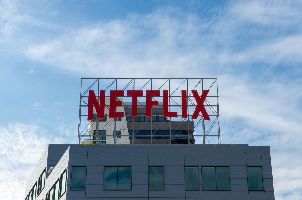 Netflix hat inzwischen mehr als 94 Millionen Kunden mit Anzeigen-Abos. (Archivbild) - Foto: Andrej Sokolow/dpa