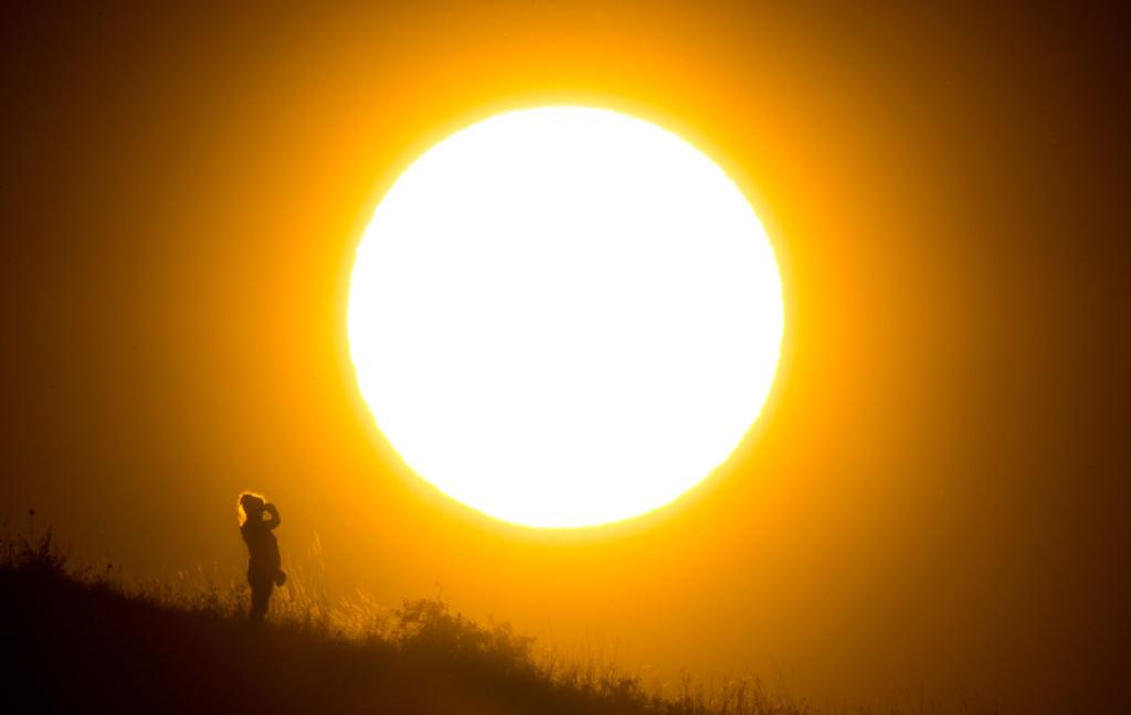 Extrem warme Sommer gibt es in Europa immer häufiger. (Archivbild) - Foto: Julian Stratenschulte/dpa